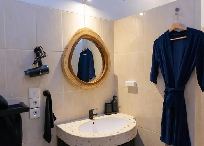 Peaceful 2br With Pool & Garden Вилла Семиньяк